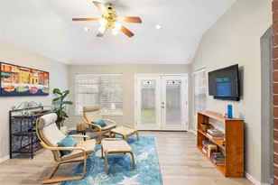 815 Maplewood Falls Ct, Houston, TX 77062 - Photo 9