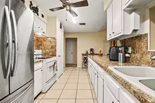 8518 Ashwyne Ln, La Porte, TX 77571 - Photo 7