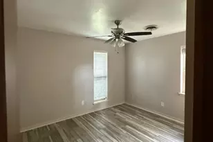 1418 NE 7th St, Smithville, TX 78957 - Photo 15