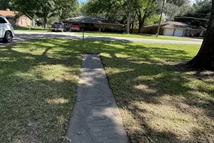 1418 NE 7th St, Smithville, TX 78957 - Photo 3