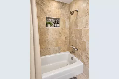 10112 Beekman Place Drive, Houston, TX 77043 - Photo 11