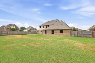 4002 Broadmoor Dr, Mont Belvieu, TX 77523 - Photo 5