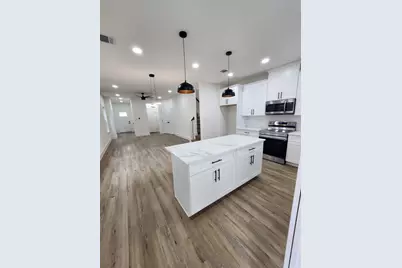 650 Everett St Unit B, Conroe, TX 77301 - Photo 5