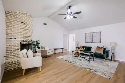 15226 E Hutchinson Circle, Houston, TX 77071 - Photo 9