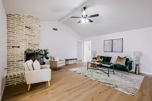 15226 E Hutchinson Cir, Houston, TX 77071 - Photo 9