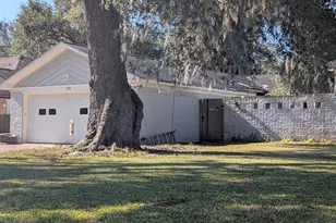 133 Spanish Moss Ln, Lake Jackson, TX 77566 - Photo 5