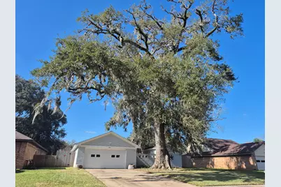 133 Spanish Moss Lane, Lake Jackson, TX 77566 - Photo 1