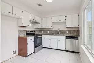 14067 Towneway Dr, Sugar Land, TX 77498 - Photo 9