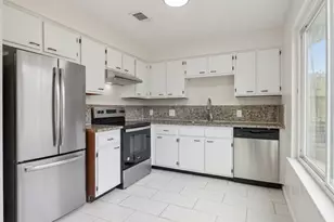 14067 Towneway Dr, Sugar Land, TX 77498 - Photo 11