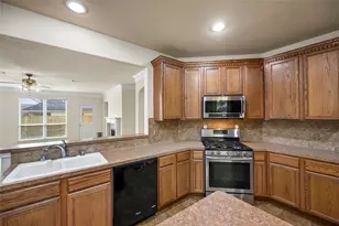 9934 E Yearling Pl, Conroe, TX 77385 - Photo 7