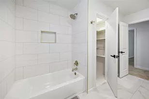 11418 Ash Creek Dr, Houston, TX 77043 - Photo 21