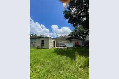 6406 Bayou Crest Drive, Houston, TX 77088 - Photo 17