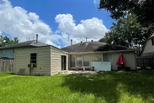 6406 Bayou Crest Dr, Houston, TX 77088 - Photo 17