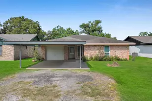 1438 W Palm Dr, Winnie, TX 77665 - Photo 3