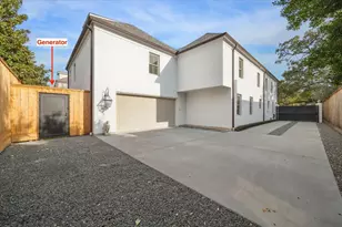 3444 Meadow Lake Ln, Houston, TX 77027 - Photo 31