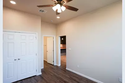 210 E Washington Avenue #B, Navasota, TX 77868 - Photo 9