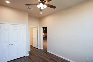 210 E Washington Ave, Navasota, TX 77868 - Photo 9