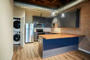 210 E Washington Ave, Navasota, TX 77868 - Photo 3