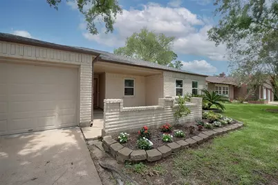 711 Voyager Drive, Houston, TX 77062 - Photo 5