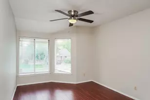 10654 Chapel Hill Dr, Houston, TX 77099 - Photo 15