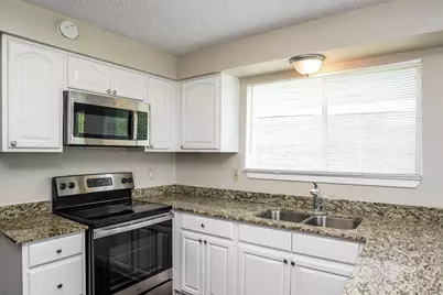 10654 Chapel Hill Drive, Houston, TX 77099 - Photo 5