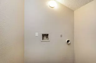 10654 Chapel Hill Dr, Houston, TX 77099 - Photo 17