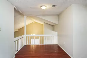 10654 Chapel Hill Dr, Houston, TX 77099 - Photo 9