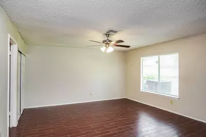 10654 Chapel Hill Drive, Houston, TX 77099 - Photo 11