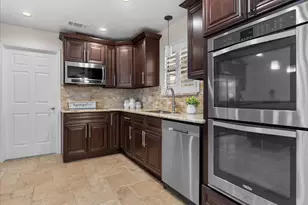 3725 Autumn Ln, Baytown, TX 77521 - Photo 17