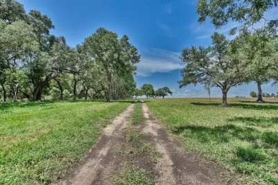 2021 Fm 2144, Weimar, TX 78962 - Photo 9