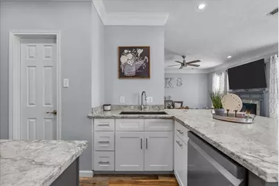 413 Lookout Lane, Dickinson, TX 77539 - Photo 15