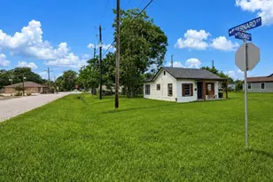 424 Thomas St, Clute, TX 77531 - Photo 13