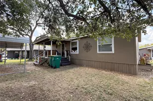 1055 N Franklin St, La Grange, TX 78945 - Photo 5