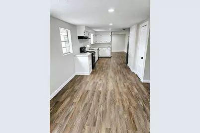 712 Stowell Street, Anahuac, TX 77514 - Photo 9