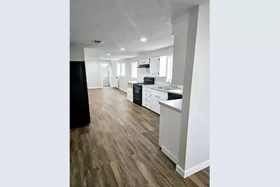 712 Stowell Street, Anahuac, TX 77514 - Photo 7