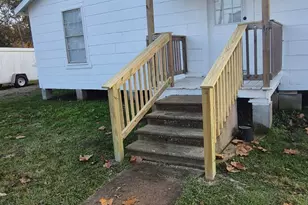 712 Stowell St, Anahuac, TX 77514 - Photo 1