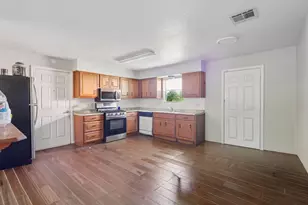 249 Austin St, Angleton, TX 77515 - Photo 7