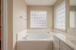 134 E Foxbriar Forest Cir, The Woodlands, TX 77382 - Photo 29