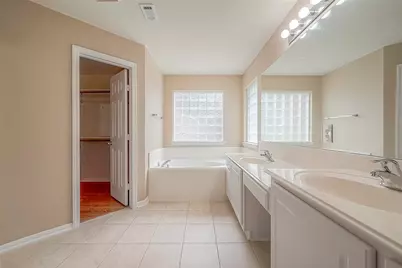 134 E Foxbriar Forest Circle, The Woodlands, TX 77382 - Photo 27