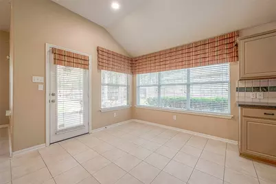 134 E Foxbriar Forest Circle, The Woodlands, TX 77382 - Photo 19