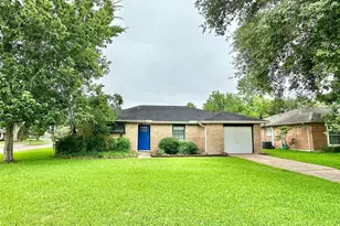 801 E Stadium Ct, Friendswood, TX 77546 - Photo 9