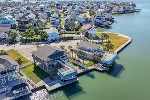 538 Paradise Dr, Tiki Island, TX 77554 - Photo 23