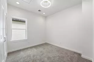 528 N 4th St, La Porte, TX 77571 - Photo 23