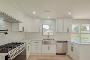 3407 Coachlight Ln, Baytown, TX 77521 - Photo 17