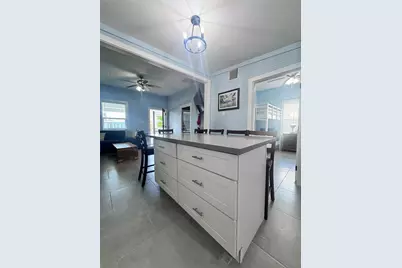 2811 Avenue Q 1/2, Galveston, TX 77550 - Photo 3