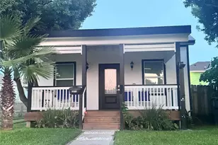 2811 Ave Q 1/2, Galveston, TX 77550 - Photo 1