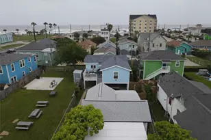 2811 Ave Q 1/2, Galveston, TX 77550 - Photo 3