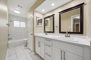 15710 Thunderbay Dr, Houston, TX 77062 - Photo 9