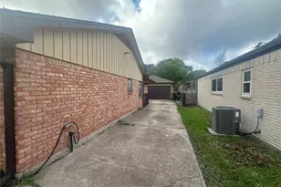 8519 Leader St, Houston, TX 77036 - Photo 25