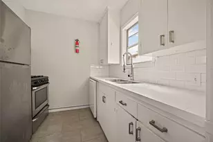2420 McDuffie St, Houston, TX 77019 - Photo 9